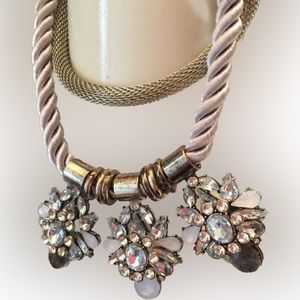 💎 Vintage Vibes Only – Statement Necklace with Stones & Shine 💫